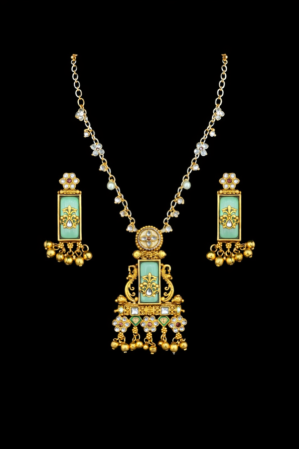 Antique Classic Pendant Set With Matte Gold Plating || 228054