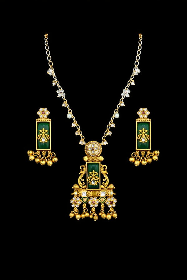 Antique Classic Pendant Set With Matte Gold Plating || 228054